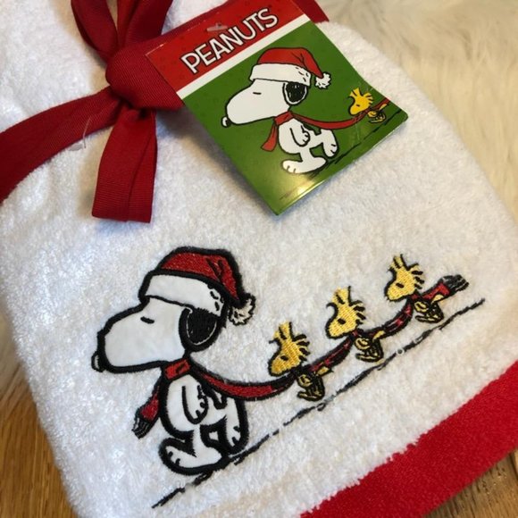 Peanuts Bath Final Price Snoopy Christmas Bath Towel Set Poshmark